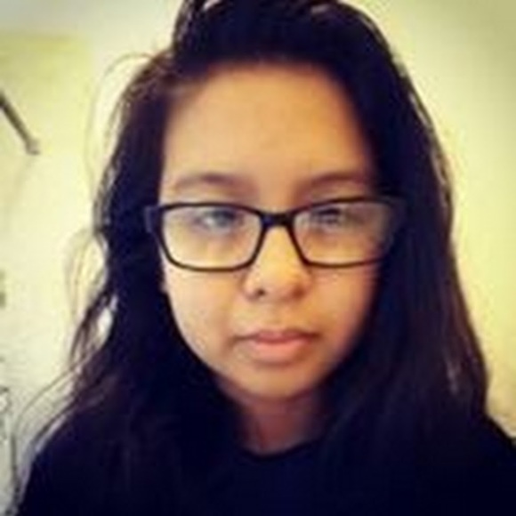 Meet your Posher, Fernanda - Picture 1 of 1